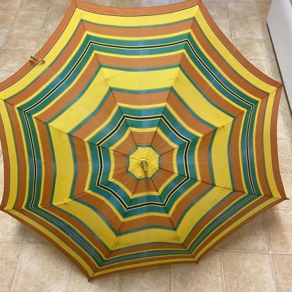 RN 31903 Made In Hong Kong Vintage Umbrella Bakelite Handle